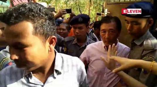 Embedded thumbnail for ဆေးခြောက်စိုက်ခင်းဟုဆိုကာ ဖမ်းဆီးထားသည့် အမေရိကန်နိုင်ငံသားနှင့် စိုက်ခင်းတာဝန်ခံနှစ်ဦးကို တတိယအကြိမ် ရုံးထုတ်ခဲ့ပြီး တရားခံပြေးမှုအတွက် တရားလိုသက်သေနှစ်ဦးကို စစ်ဆေး 