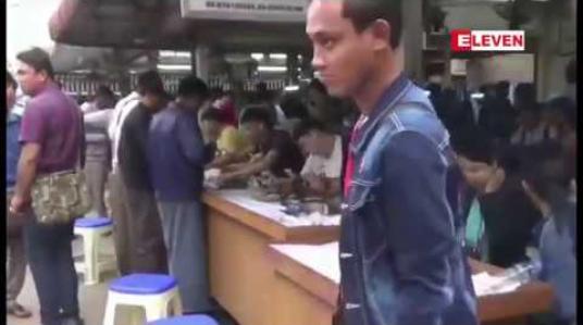 Embedded thumbnail for မန္တလေးမြို့တွင် ကျောက်မျက်ကုမ္ပဏီများမှ ကျောက်စိမ်း အရောင်းပြပွဲများပြုလုပ်မှုများလာသောကြောင့် မဟာအောင်မြေကျောက်ဝိုင်းသို့ တရုတ်ဝယ်လက်လာရောက်ဝယ်ယူမှုလျော့ကျ (ရုပ်သံ) 