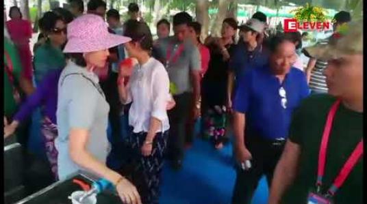 Embedded thumbnail for နိုင်ငံတော်၏ အတိုင်ပင်ခံပုဂ္ဂိုလ် သင်္ကြန်အကြိုနေ့ညနေပိုင်းတွင် တိုက်ချီတိုတို့ရေကစားမဏ္ဍပ်မှာ ရေကစားခဲ့ 