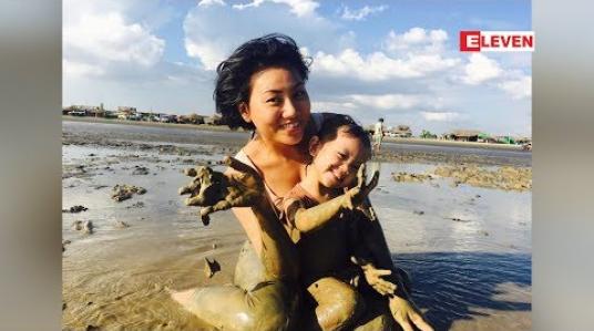 Embedded thumbnail for သမီးလေးနဲ့အမှတ်တရခရီးစဉ်အကြောင်းပြောပြခဲ့တဲ့ အဆိုတော်နေနေ (ရုပ်သံအစီအစဉ်)