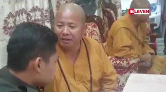 Embedded thumbnail for မိတ္ထီလာမြို့ပေါ်တွင် တရားမဝင်အလှူခံနေသောတရုတ်ဘုန်းကြီးဝတ်နှစ်ဦးအားစစ်ဆေးခဲ့ရာလုပ််ငန်းဗီဇာလူပုဂ္ဂိုလ်ဓာတ်ပုံဖြင့် ပြည်တွင်းသို့ ဝင်လာသူများဖြစ်နေရာ ခံဝန်ကတိဖြင့် ပြန်လွှတ်ပေးခဲ့ဟုဆို