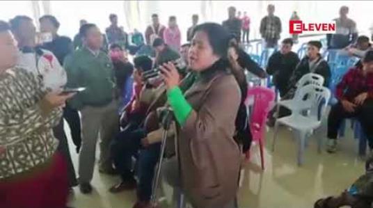 Embedded thumbnail for တရုတ်ဘက်မှ ဝင်ခွင့်စစ်ဆေးရာတွင် ကြန့်ကြာနေမှုများကြောင့် ကြူကုတ်(ပန်ဆိုင်း)ဝင်ပေါက်ဖွင့် သော်လည်း သစ်သီးတင်ယာဉ်များစွာ ရပ်တန့်စောင့်ဆိုင်းနေရပြီး အခက်အခဲဖြစ်ပေါ်နေ