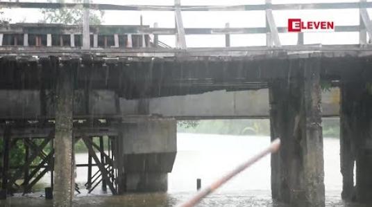 Embedded thumbnail for မြောင်းမြမြို့နယ်တွင် အသစ်ပြန်လည်တည်ဆောက်နေသည့် မြို့ဟောင်းချောင်းကူးတံတားမှာ တံတားဟောင်း ထက် ရေလမ်းကင်းလွတ်မှုပေ နိမ့်ကျနေမှုကြောင့် ဒေသခံများ ရေလမ်းမှ ကုန်သွယ်ရာတွင်အခက်တွေ့နေ