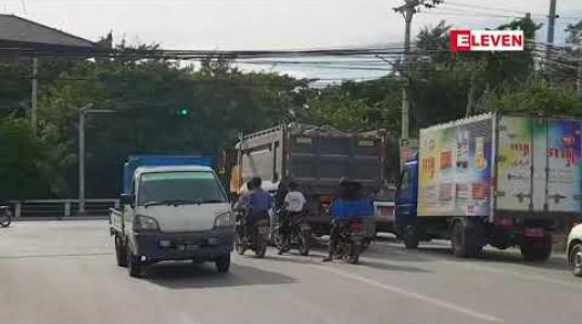 Embedded thumbnail for မန္တလေးတွင် COVID အတည်ပြုလူနာနှင့်ထိတွေ့ခဲ့သူများကိုQuatantineသို့ခေါ်ဆောင်စဉ် ရာအိမ်မှူးမှ ဓာတ်ပုံရိုက်သည်ကိုမကျေနပ်၍ မိသားစုဝင်ငါးဦးက လက်သီးဖြင့်ဝိုင်းဝန်းထိုးကြိတ်မှုဖြစ်ပွား  