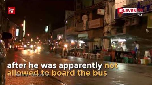 Embedded thumbnail for မီးပွိုင့်မိနေစဉ်ဘတ်စ်ကားပေါ်သို့တက်ရောက်ခွင့်မပြုခဲ့သည့်အတွက်ခရီးသည်တစ်ဦးကယာဉ်မောင်းအား ထိုးကြိတ်တိုက်ခိုက်မှုမလေးရှားနိုင်ငံတွင်ဖြစ်ပွား 