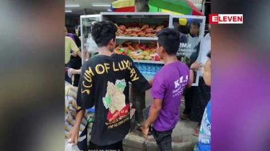 Embedded thumbnail for ရန်ကုန်မြို့ရဲ့ ပထမဆုံး Food Box ကို မြို့နယ် သုံးမြို့နယ်တွင် စတင်ဖွင့်လှစ်ခဲ့ပြီး မိနစ်ပိုင်းအတွင်း ကုန်ဆုံး 