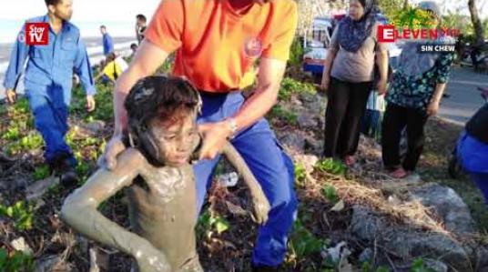 Embedded thumbnail for မလေးရှားနိုင်ငံရှိ ကမ်းခြေတစ်ခုသို့ ရောက်လာသည့် ဘင်္ဂါလီမွတ်စလင် ၄၁ ဦးကို တွေ့ရှိရကြောင်း ရဲတပ်ဖွဲ့ ပြောကြာ