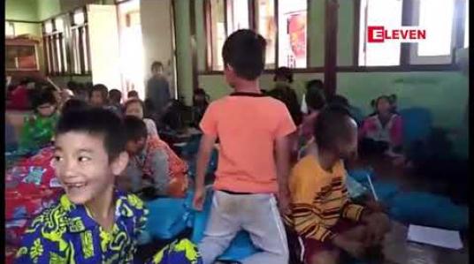 Embedded thumbnail for တိုက်ပွဲကြောင့် စာသင်ကျောင်းများပိတ်ထားသဖြင့် ရှမ်းပြည်နယ် နားမခေါ်ကျေးရွာ ဘုန်းတော်ကြီးကျောင်းတွင် ခိုလှုံစာသင်ကြား နေသော စစ်ဘေးရှောင်ကလေးဦးရေ တိုးလာ 