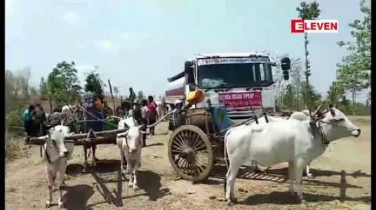 Embedded thumbnail for ကန်ရေ ခမ်းခြောက်ပြီးနောက် နေ့စဉ် နှစ်မိုင်ခန့်အကွာထိ ရေသွားရောက် သယ်ယူနေရသည့် ညောင်ဦးမြို့နယ် အိုင်းမတဲတိုက်သို့ Eleven Media Group နှင့် စေတနာရှင်များ ပူးပေါင်း၍ သောက်သုံး ရေလှူဒါန်းပေးခဲ့ 