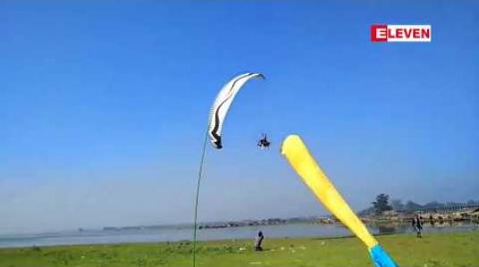 Embedded thumbnail for မန္တလေးမြို့ရှိ တောင်သမန်အင်း ပတ်ဝန်းကျင်တွင် ချစ်ကြည်ရေး အလှပြ ပါရာမိုတာ စက်တပ်လေထီးခုန်အုပ်စုဖွဲ့  စီးနင်း ပျံသန်းမှု ပြုလုပ်