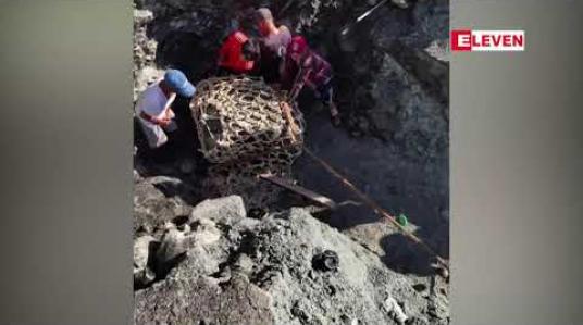 Embedded thumbnail for လူနှစ်ရာဝန်းကျင် သေဆုံးခဲ့သည့် ဝှေခါမှော်ကျောက်စိမ်းလုပ်ကွက်ဟောင်းမှ တစ်တန်ခွဲခန့်ရှိသည့် ကျောက်စိမ်းအရိုင်းတုံးတွေ့ရှိ 