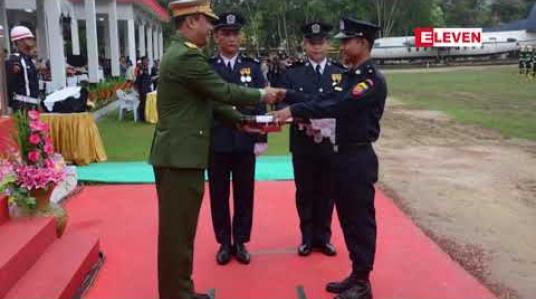 Embedded thumbnail for ကန်တော်ကြီးပဲလေ့စ် ဟိုတယ်မီးလောင်မှု တွင် မီးငြိမ်းသတ်ရင်း သေဆုံးခဲ့သည့် ရွှေပြည်သာမြို့နယ် မီးသတ်ဦးစီးမှူး ဦးကျော်စွာလင်းအား စွမ်းဆောင်မှုဆိုင်ရာ  ရဲသူရိန်တံဆိပ် ချီးမြင့်
