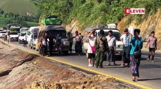 Embedded thumbnail for မြောက်ပိုင်းမဟာမိတ်အဖွဲ့ကမူဆယ်နှင့်ကွတ်ခိုင်ကြား ဖြတ်သန်းနေသည့်ယာဉ်များအားကန့်လန့်ဖြတ် ရပ်တန့် ခိုင်းပြီးလမ်းပိတ်ထားမှုကြောင့် ယာဉ်အများအပြားစောင့်ဆိုင်းနေရ