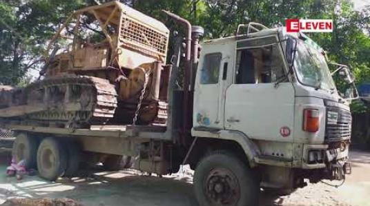 Embedded thumbnail for မြဝတီမြို့တွင် မြေညှိစက် တင်ဆောင်ထားသည့် ယာဉ်ဖြင့် လမ်းဘေး ဖုန်းတိုင်များကို ဝင်တိုက်မိသည့် အထောက်အထားမဲ့ ထိုင်းနိုင်ငံသားများကို လဝက ဥပဒေဖြင့်ပါ အရေးယူ