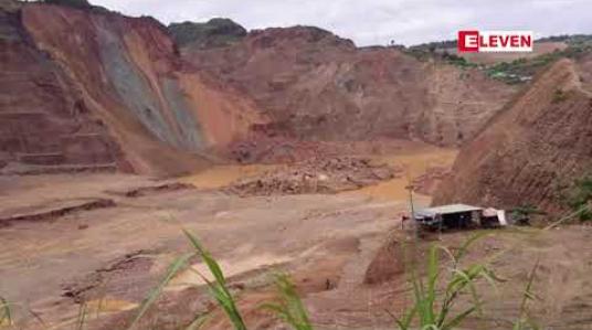 Embedded thumbnail for ဖားကန့်ဒေသ ဆိပ်မူအုပ်စုမှာကြီးမားသည့် မြေပြို ကြောင့် ၁၁ ဦးသေဆုံး၊ ပျောက်ဆုံးသူတွေ ဆက်လက် ရှာဖွေနေ