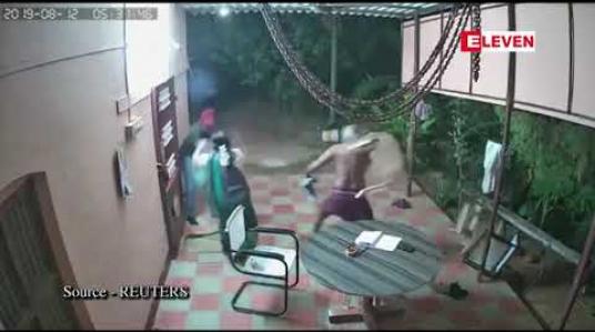 Embedded thumbnail for တောခုတ်ဓားနှင့် ဓားပြနှစ်ဦးကို ရဲဝံ့စွာပြန်ခုခံခဲ့သော အိန္ဒိယဇနီးမောင်နှံကို ရဲတပ်ဖွဲ့ချီးကျူး 