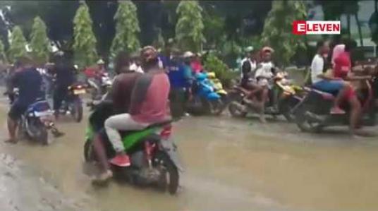 Embedded thumbnail for အင်ဒိုနီးရှားနိုင်ငံ ၊ ပါပူအာပြည်နယ်တွင် ရေကြီးနေမှုများကြောင့် သေဆုံးသူ ၅၀ အထိရှိလာ 