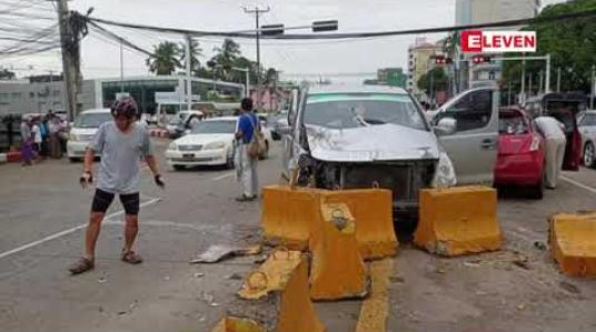 Embedded thumbnail for သင်္ဃန်းကျွန်းမြို့နယ်၊ ဝေဇယန္တာလမ်း နှင့် ရတနာလမ်းမီးပွိုင့်ထိပ်တွင် ယာဉ်လေးစီးတိုက်မှု ဖြစ်ခဲ့ပြီးငါးဦးဒဏ်ရာရ (ရုပ်သံ) 